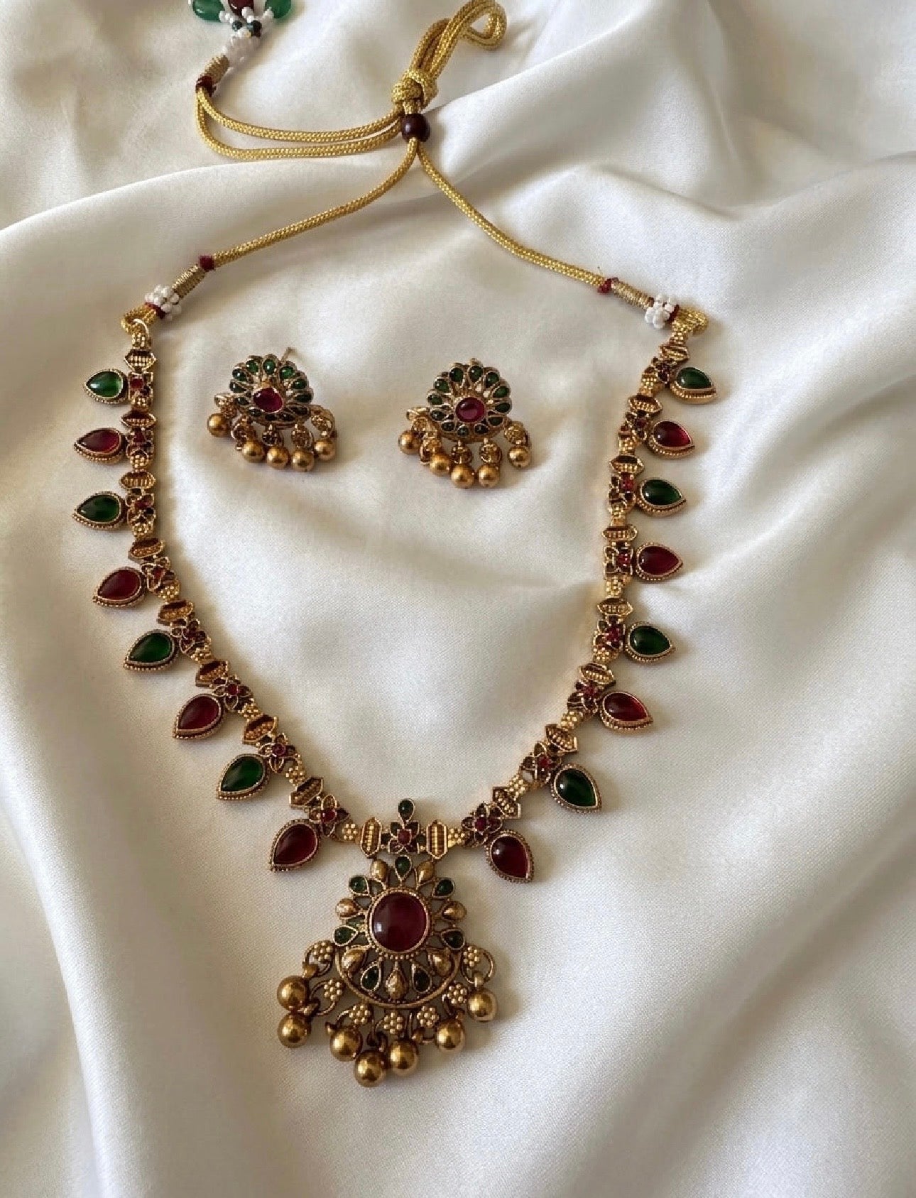 Kavya necklace (Ruby and Green)
