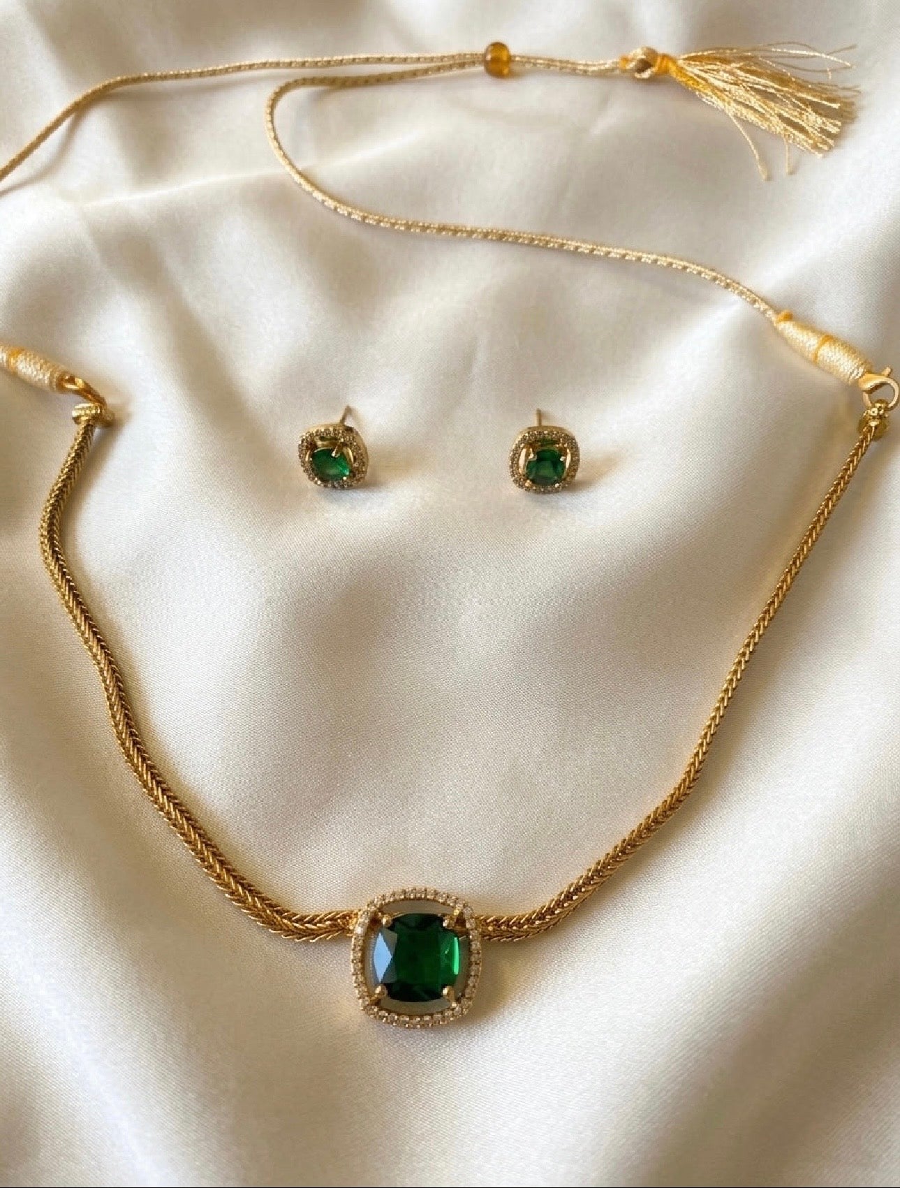 Avni necklace (Green)