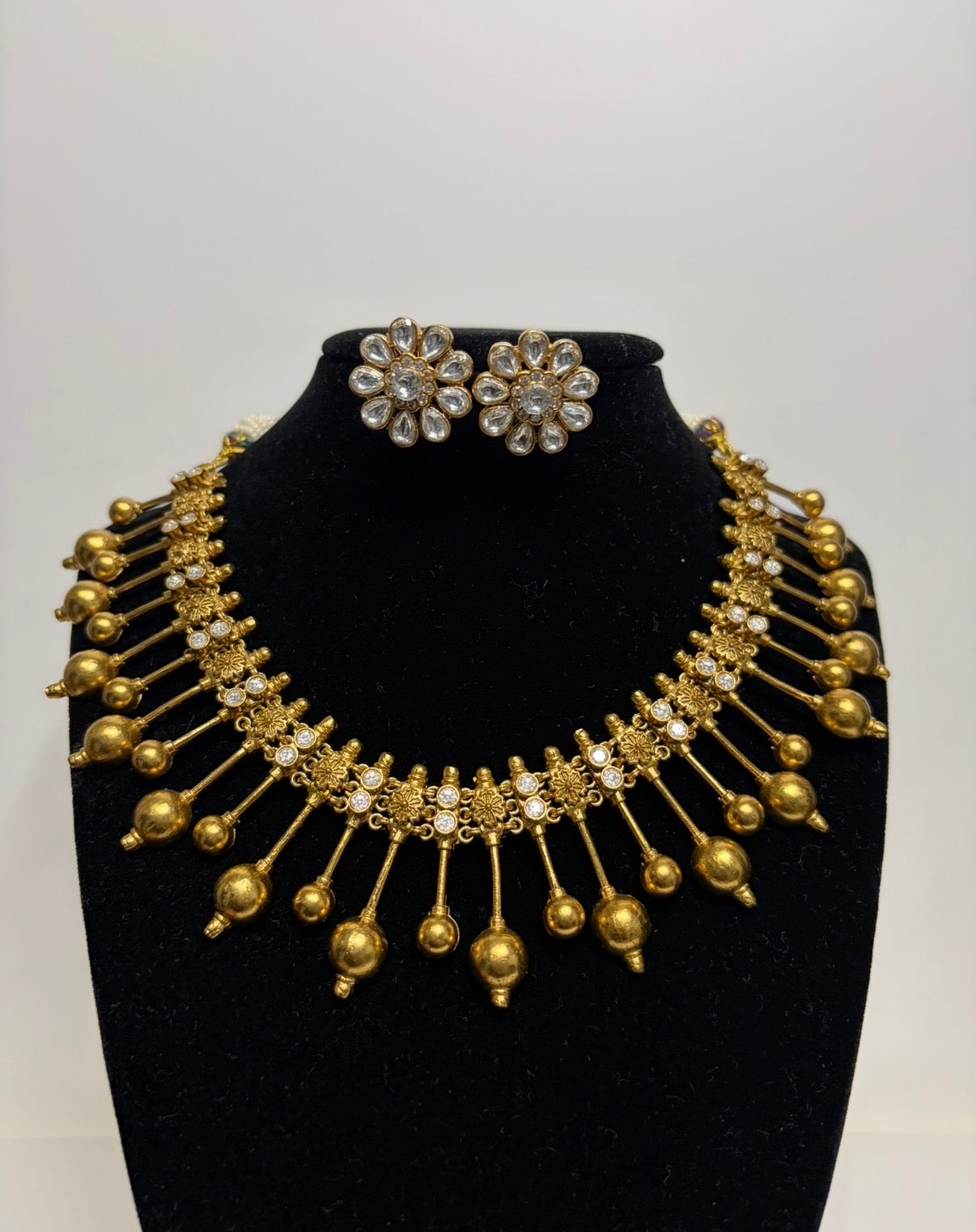 Gold necklace set