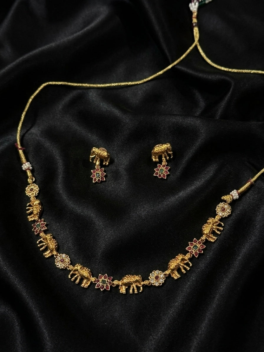Eira necklace set