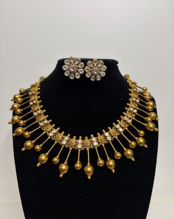 Gold necklace set