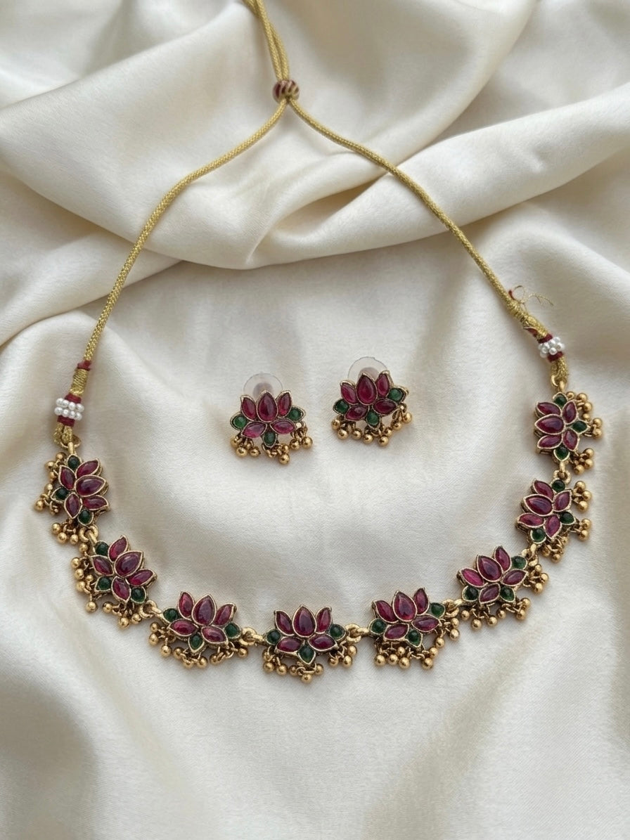Tamara inspired necklace set with golden bead hangings