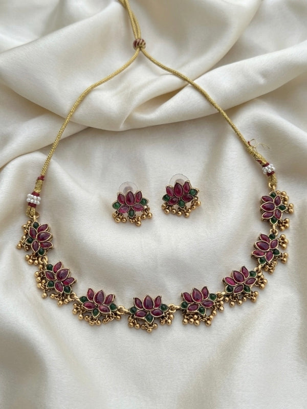 Tamara inspired necklace set with golden bead hangings