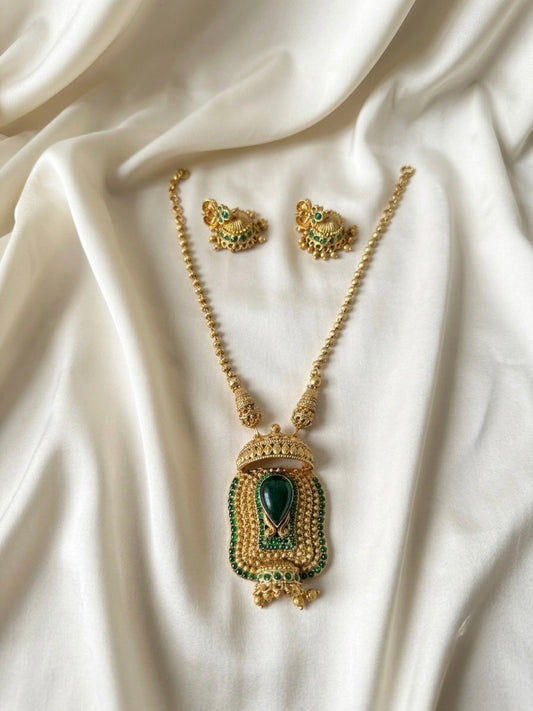 Kirti Thidambu Neckpiece (Green)